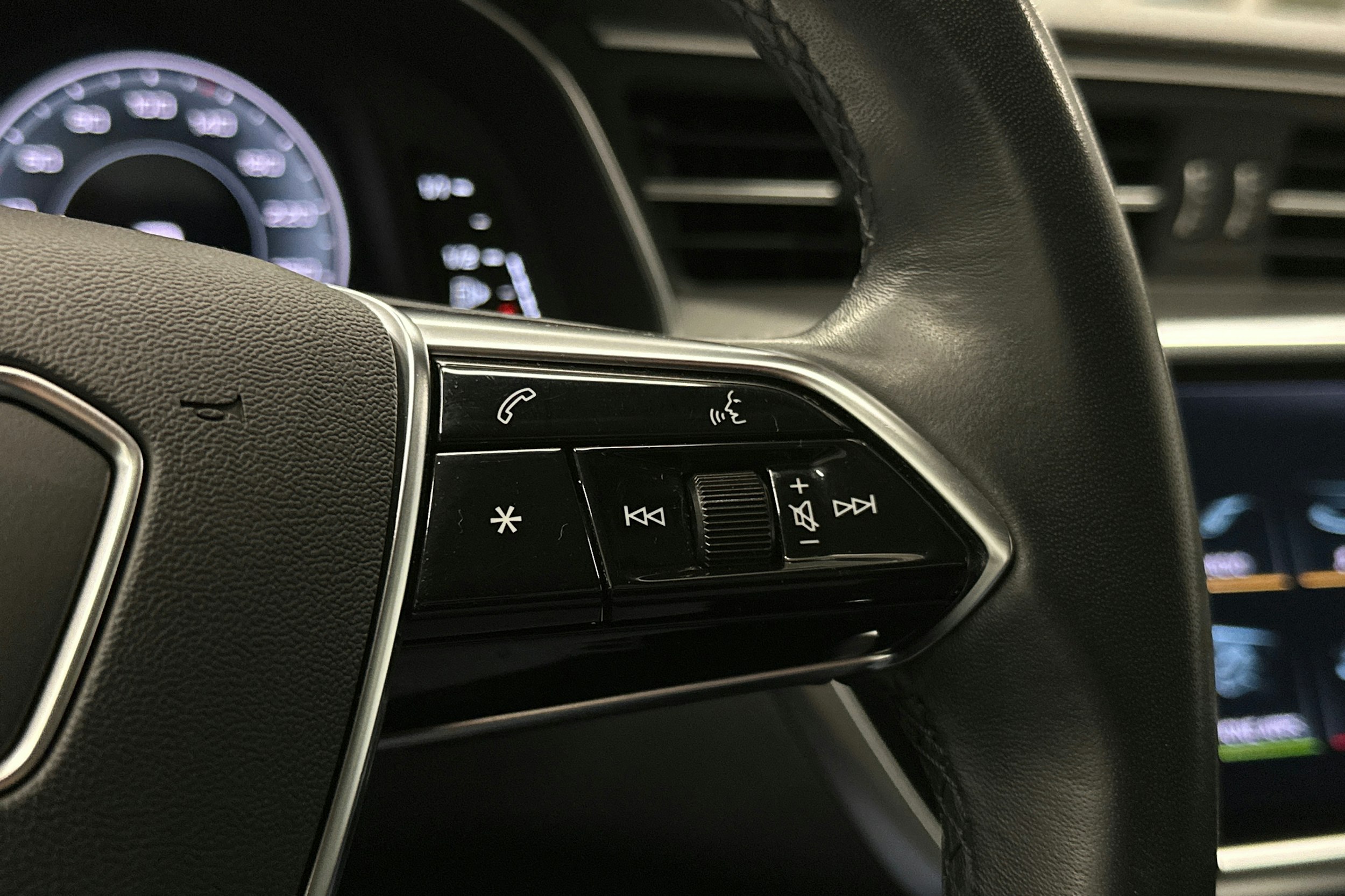 valkoinen Audi A6 2023 kuva 23.