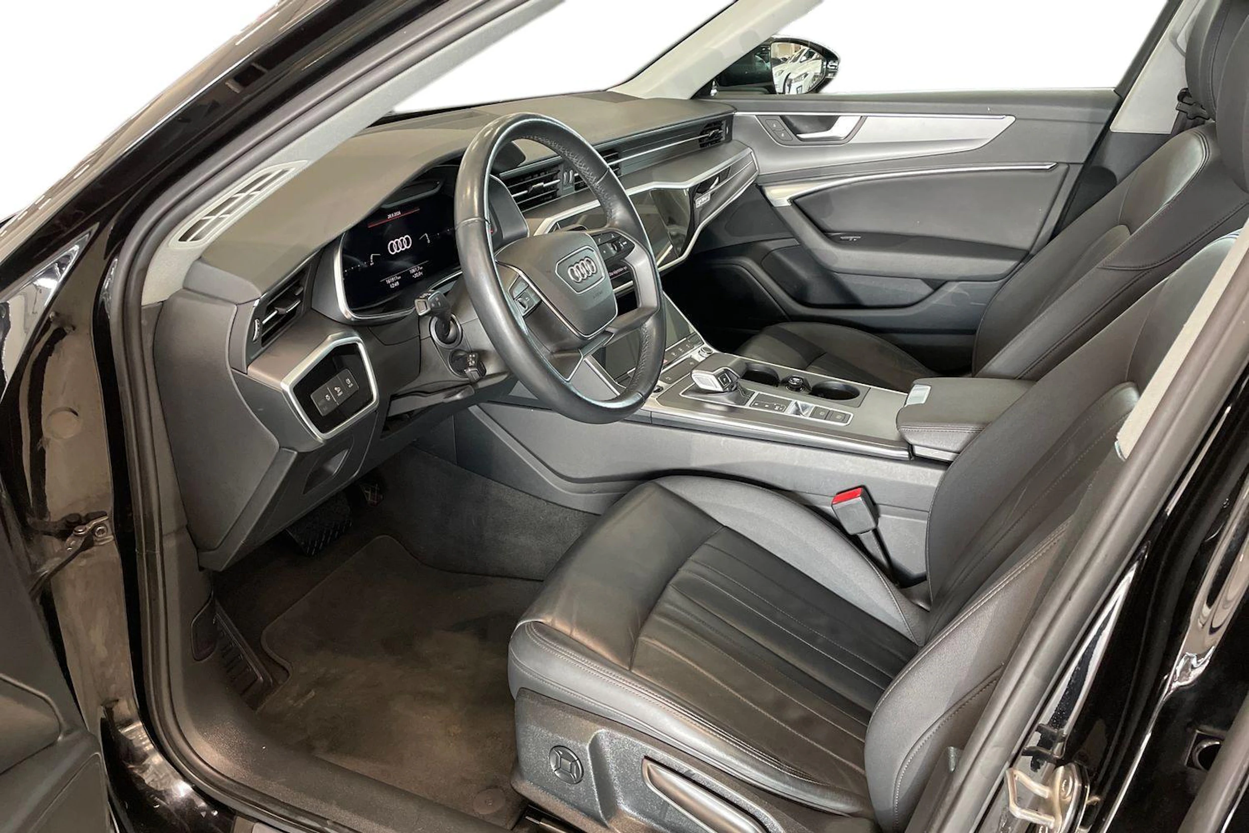 musta Audi A6 2023 kuva 7.