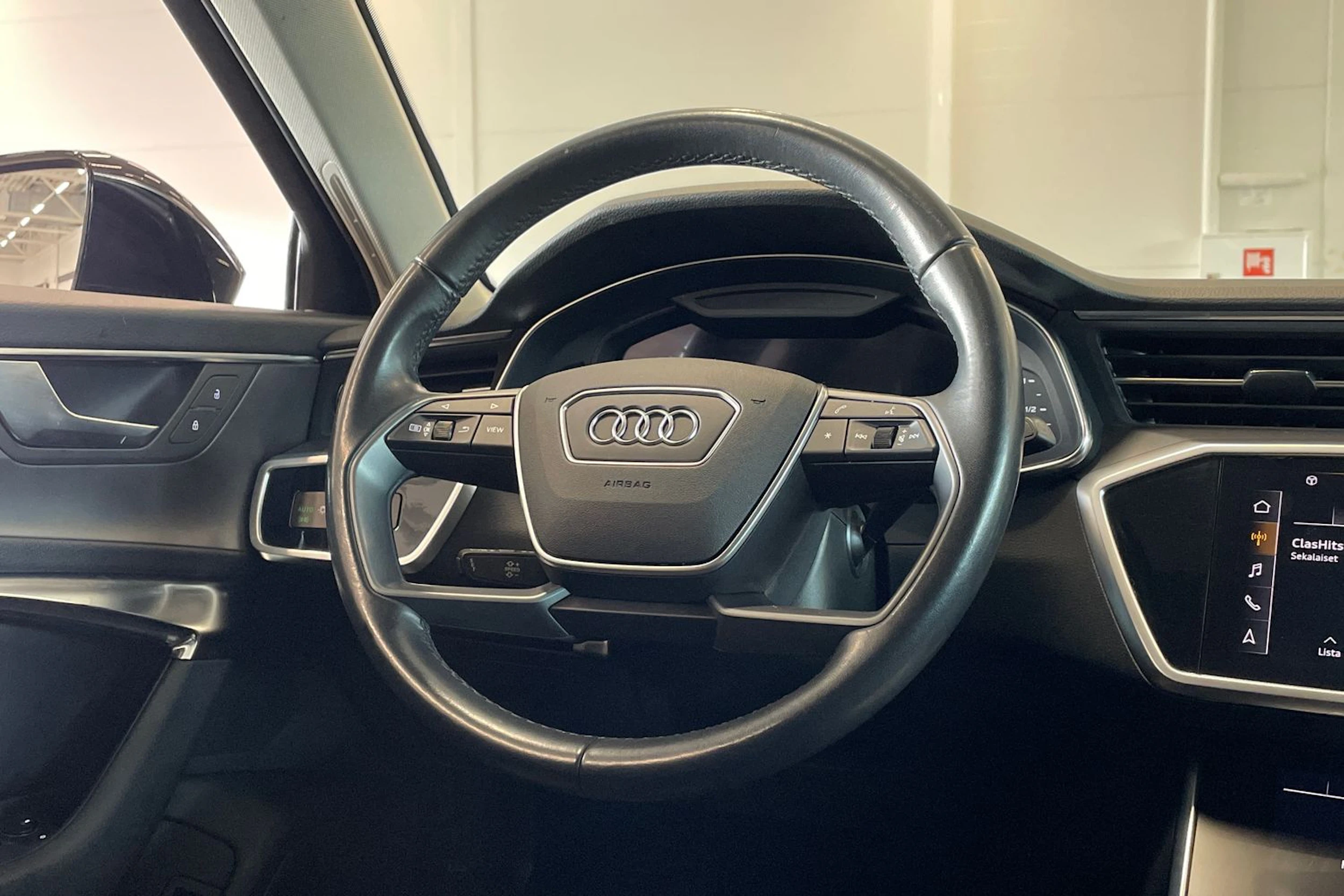 musta Audi A6 2023 kuva 12.