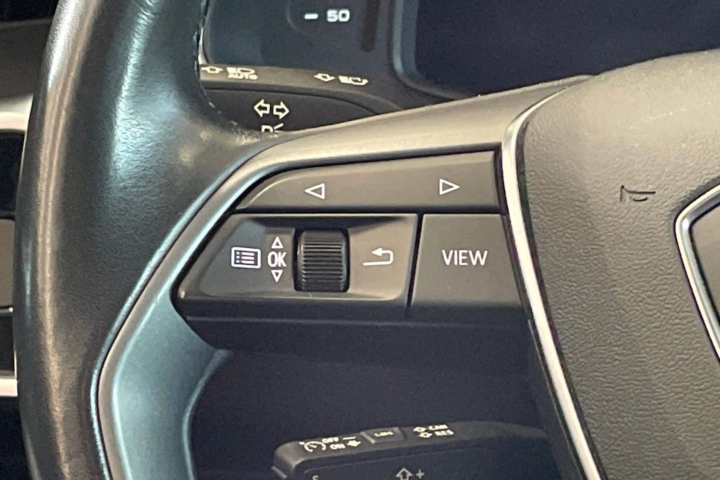 musta Audi A6 2023 kuva 14.