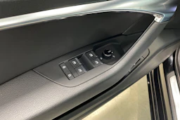 musta Audi A6 2023 kuva 27.