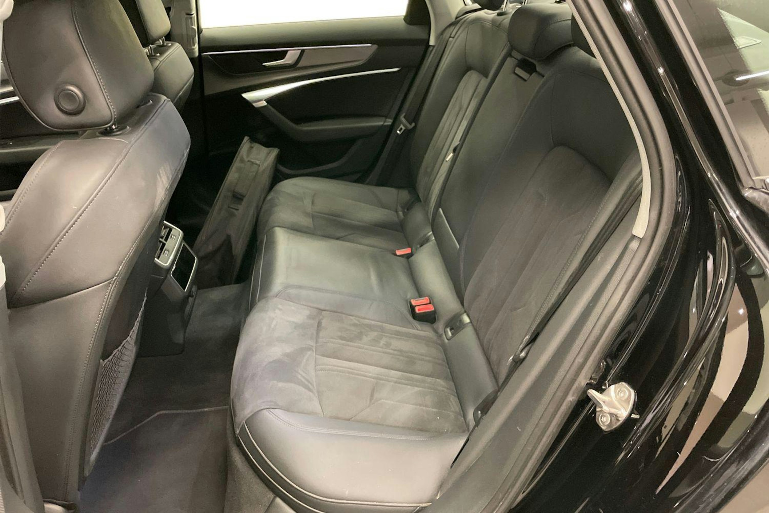 musta Audi A6 2023 kuva 8.