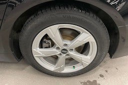 musta Audi A6 2023 kuva 10.