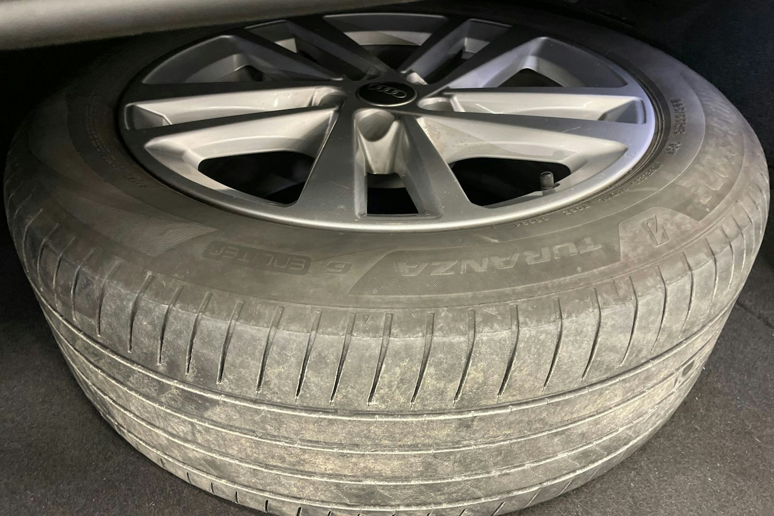 musta Audi A6 2023 kuva 11.