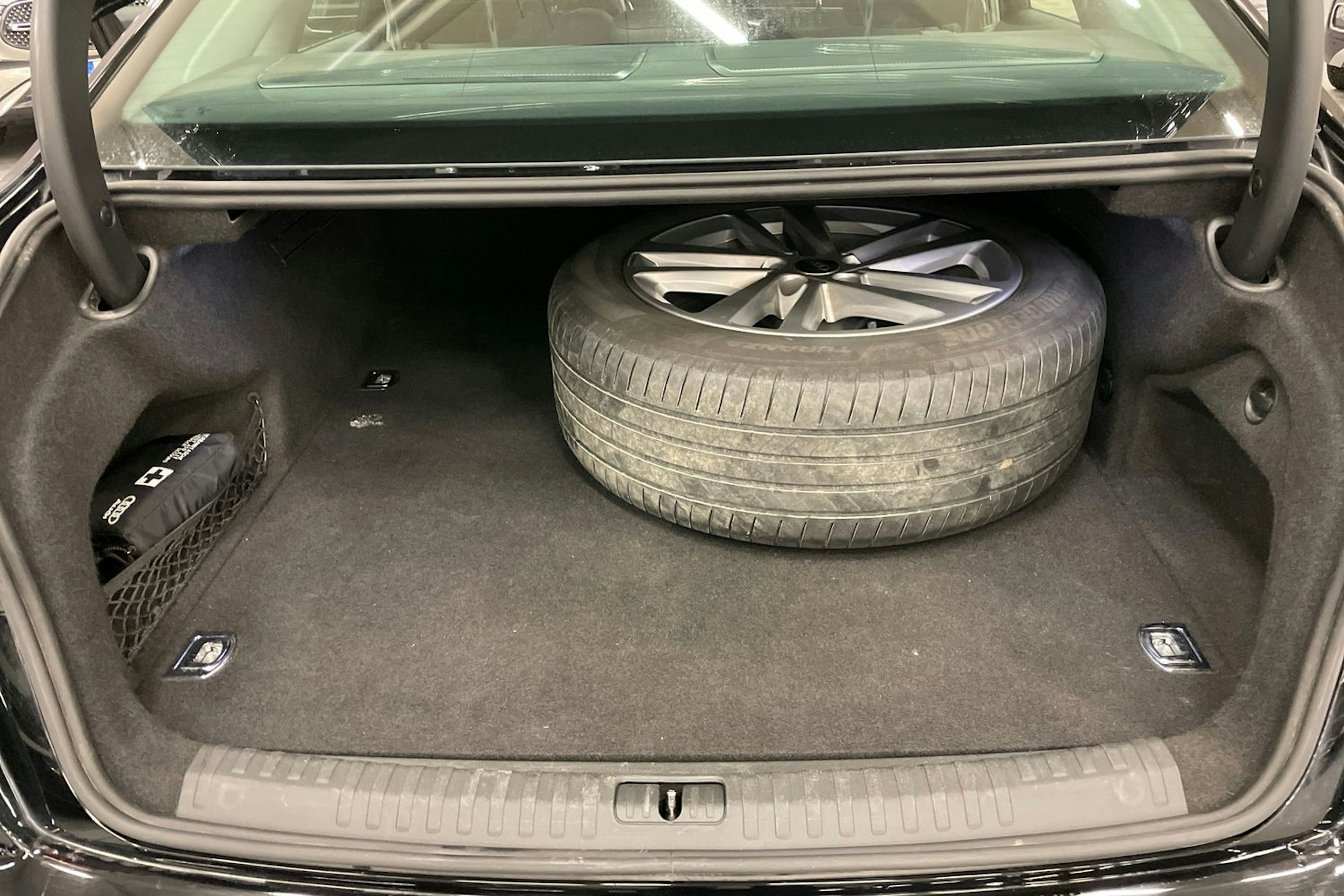 musta Audi A6 2023 kuva 12.