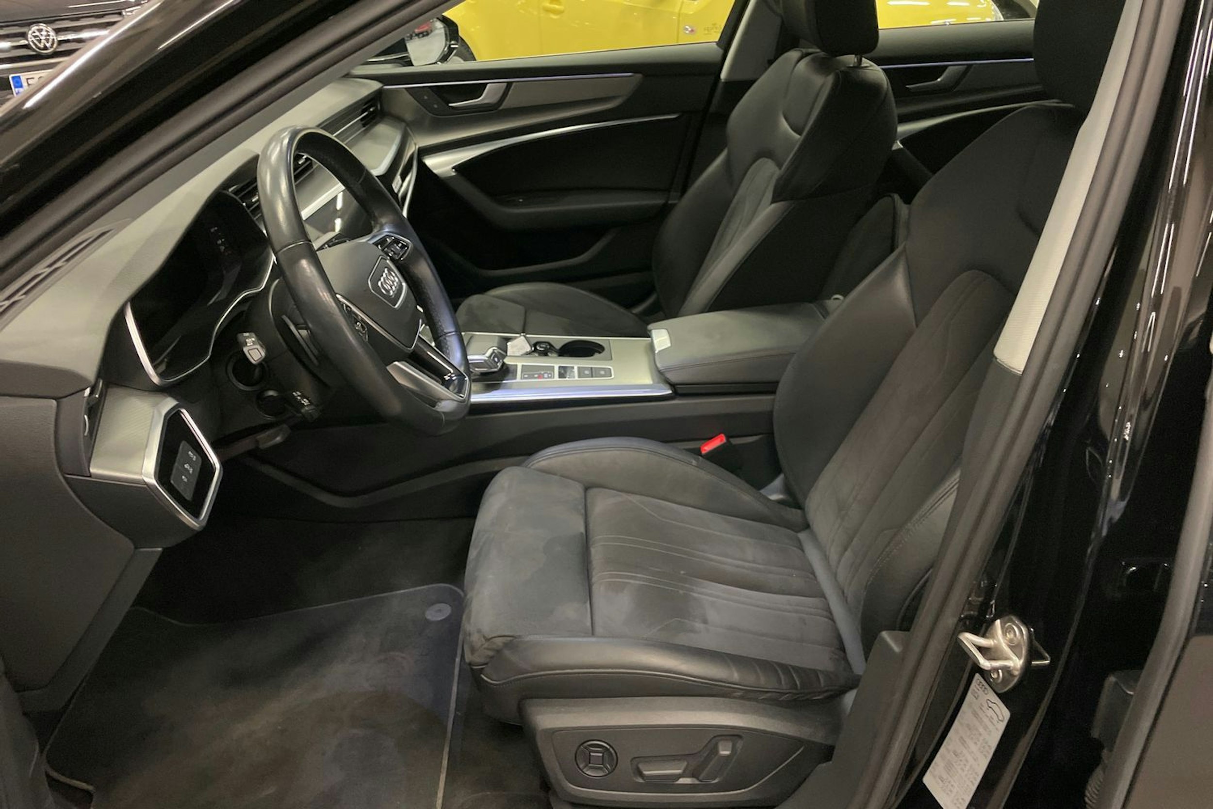 musta Audi A6 2023 kuva 14.