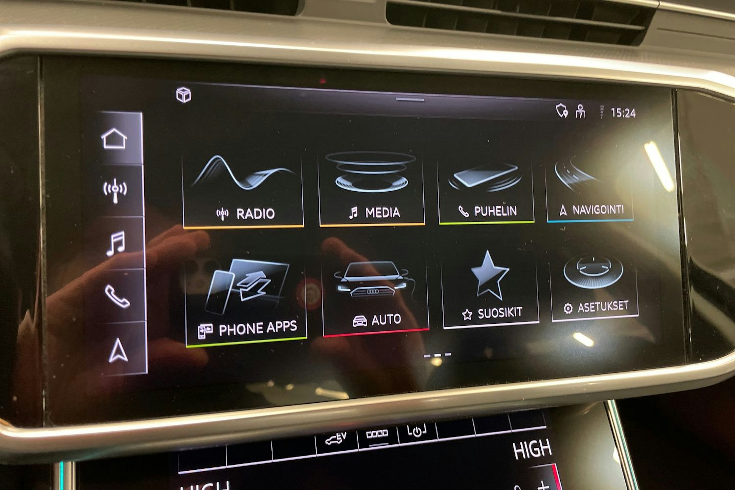 musta Audi A6 2023 kuva 18.