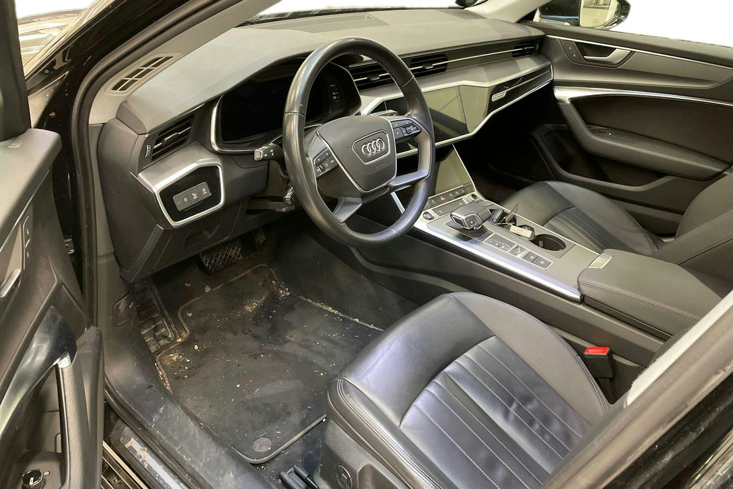 musta Audi A6 2023 kuva 3.