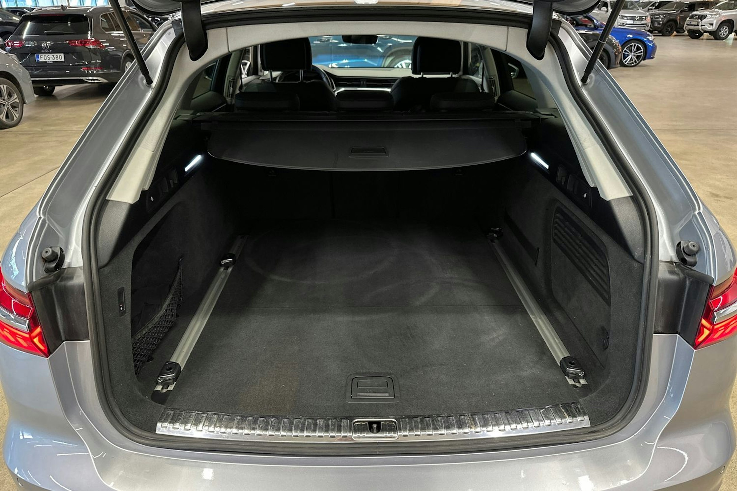harmaa Audi A6 2023 kuva 33.