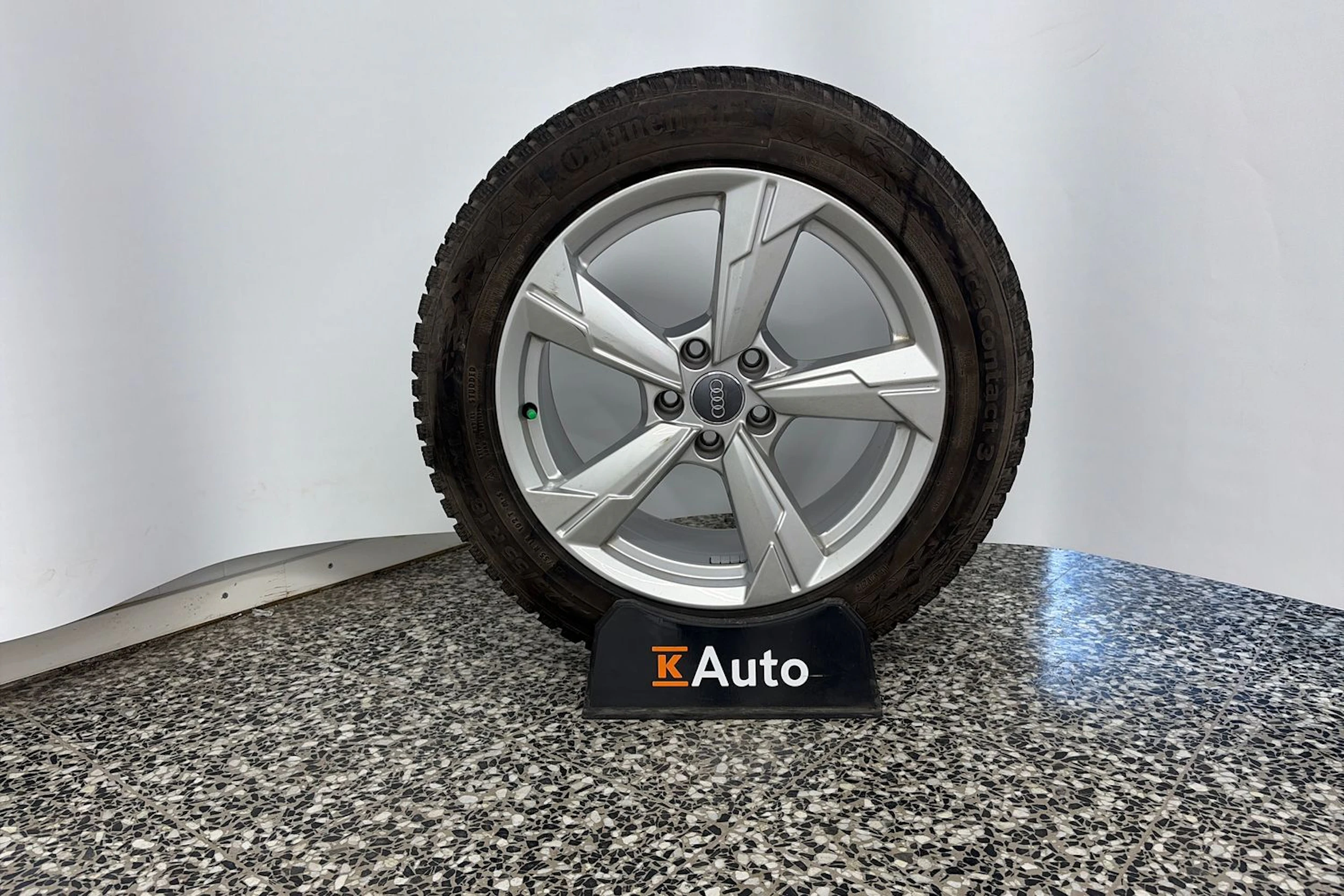 sininen Audi A6 2023 kuva 11.