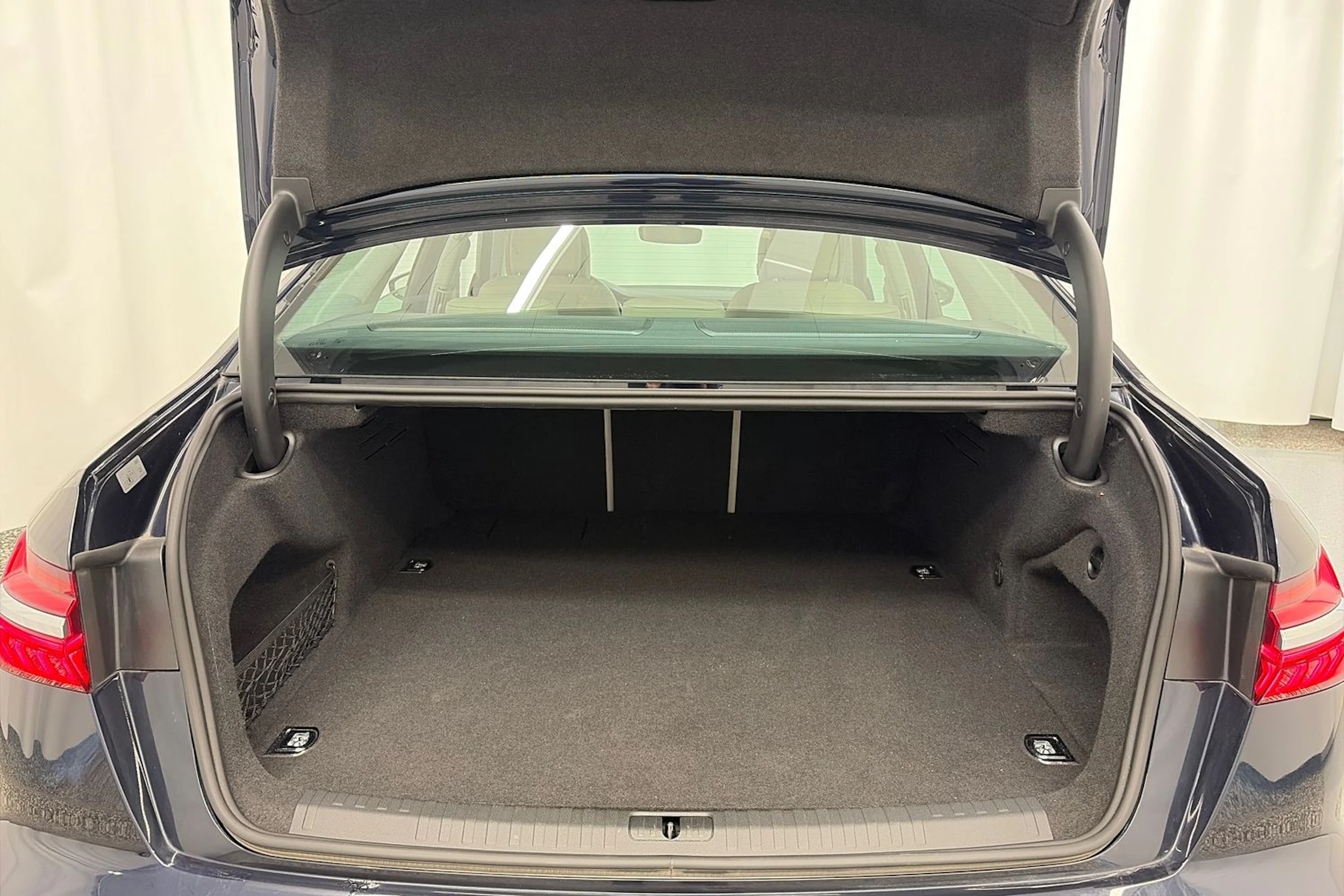 sininen Audi A6 2023 kuva 12.