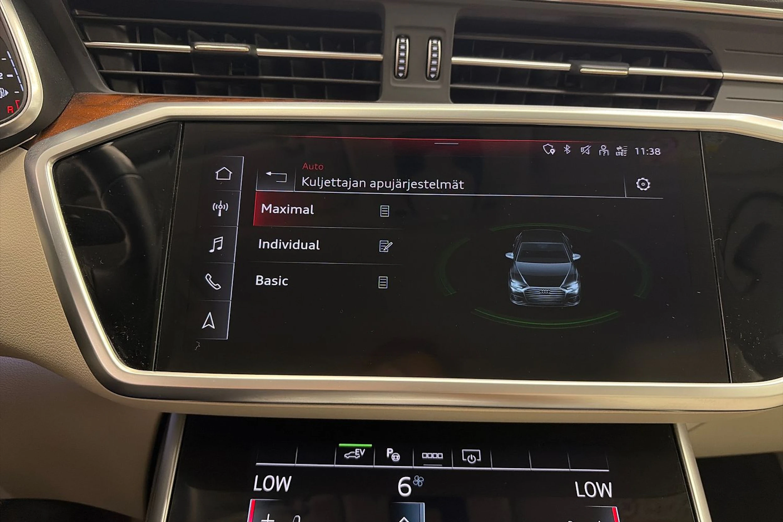 sininen Audi A6 2023 kuva 28.