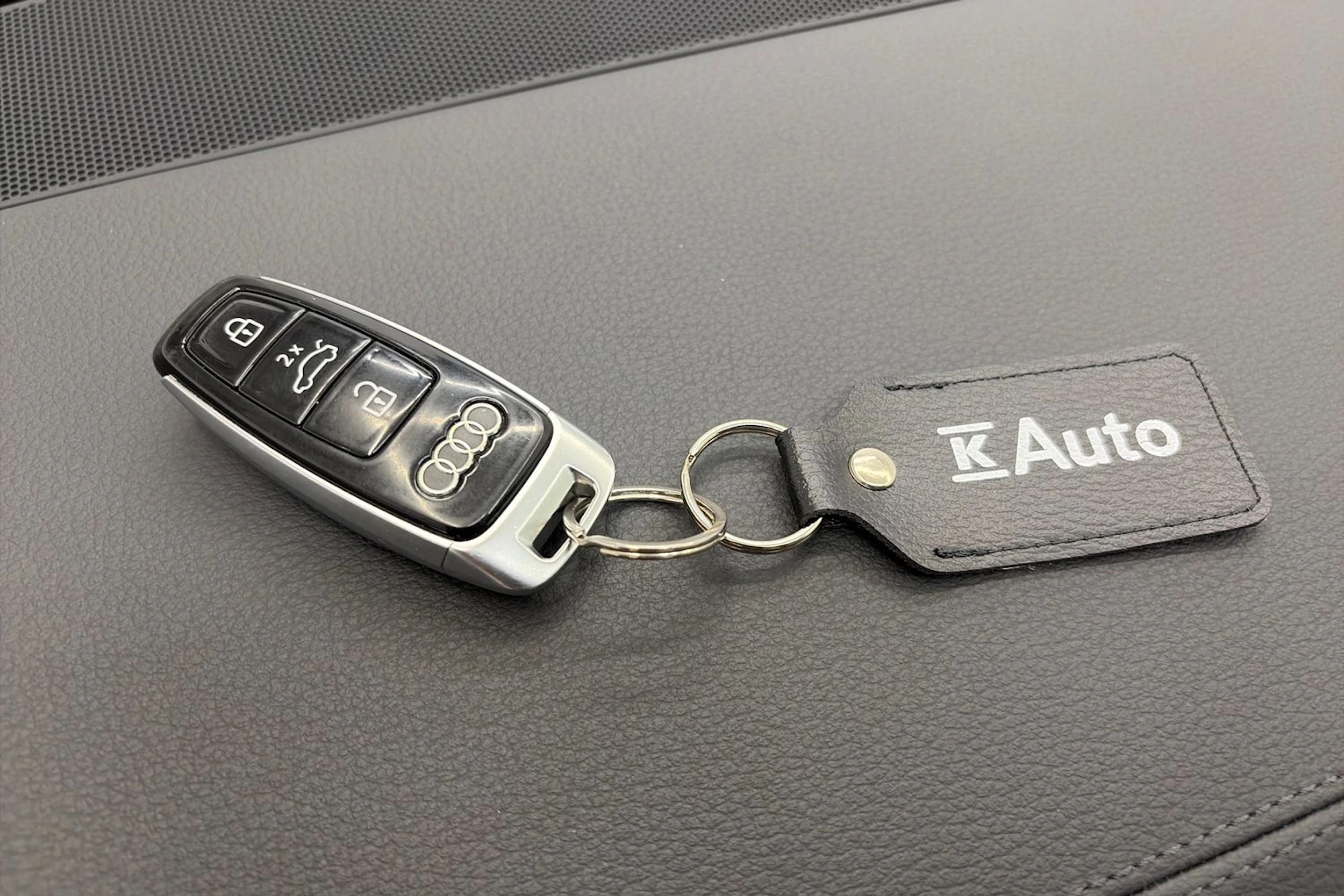 sininen Audi A6 2023 kuva 36.