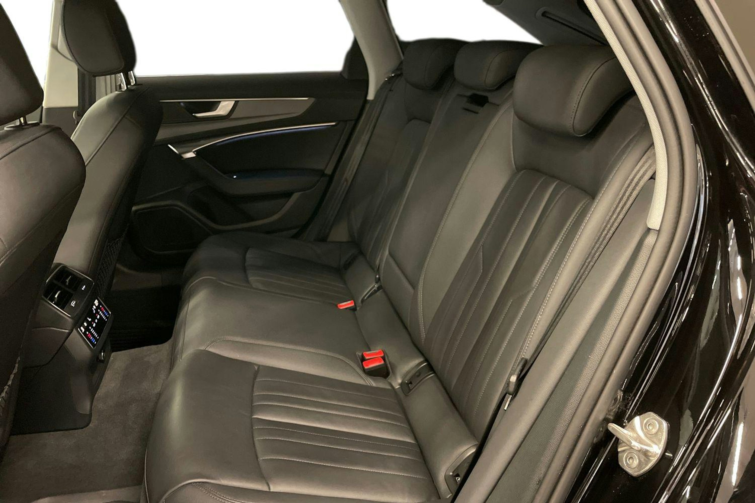 Musta Audi A6 2023 kuva 8.