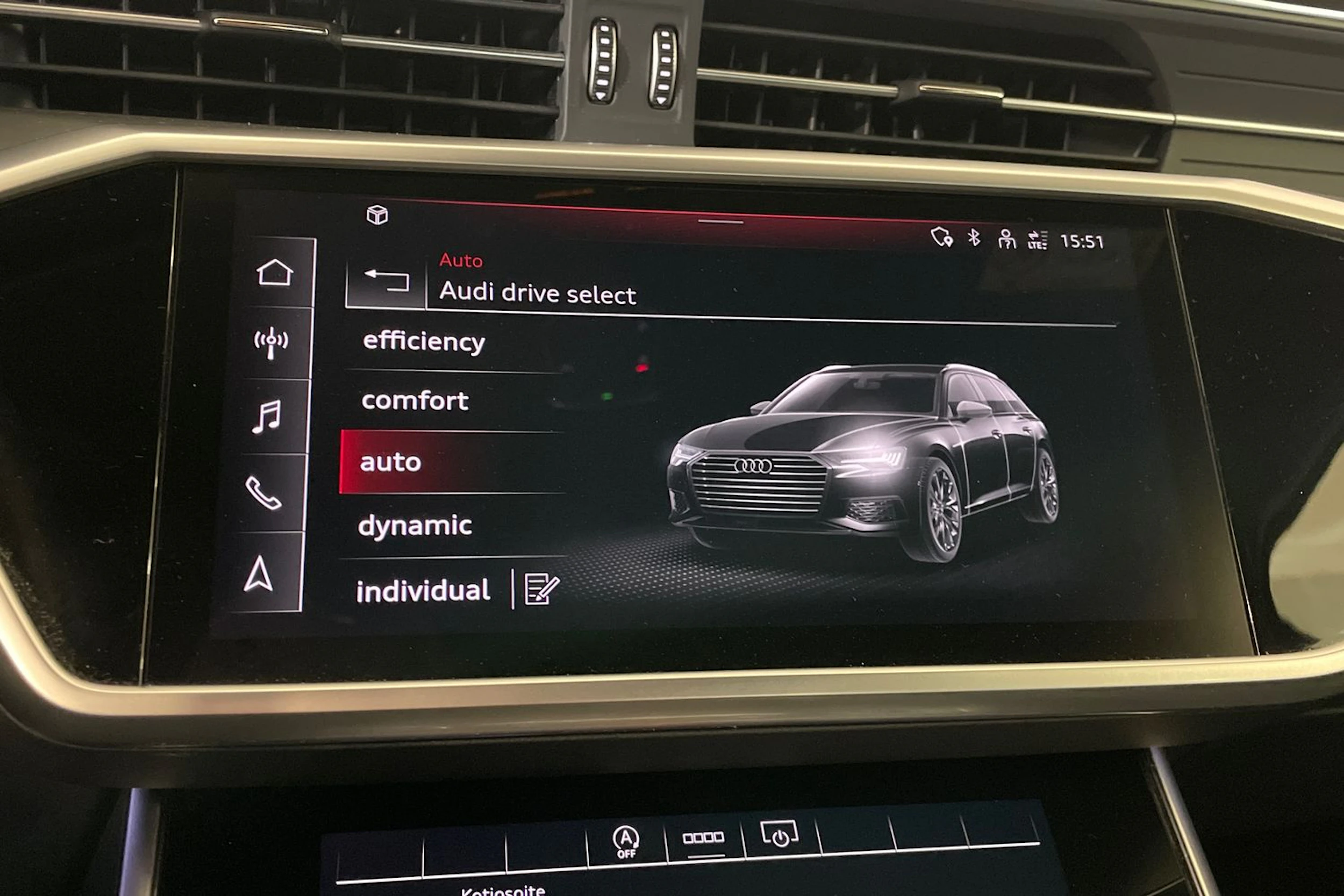 Valkoinen Audi A6 2023 kuva 14.
