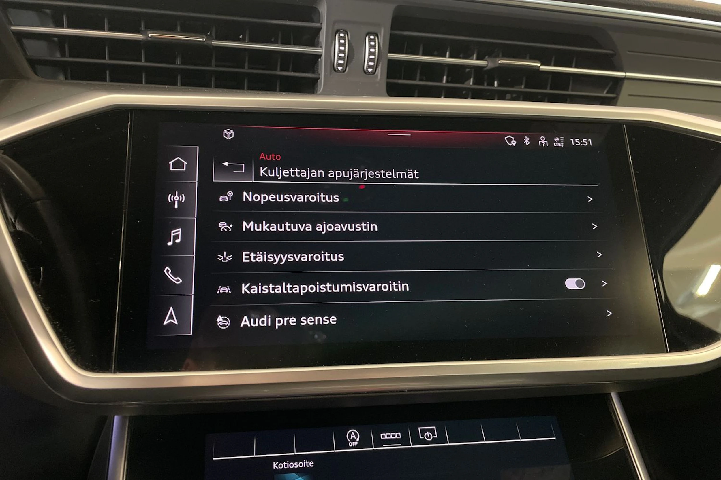 Valkoinen Audi A6 2023 kuva 15.