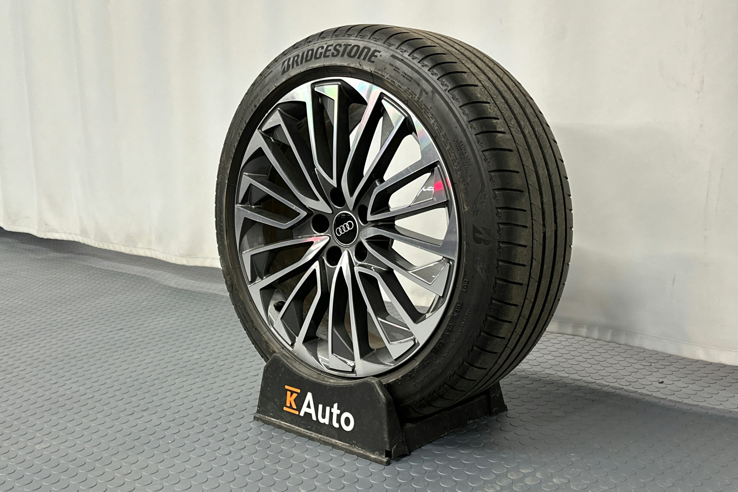 musta Audi A6 2023 kuva 13.