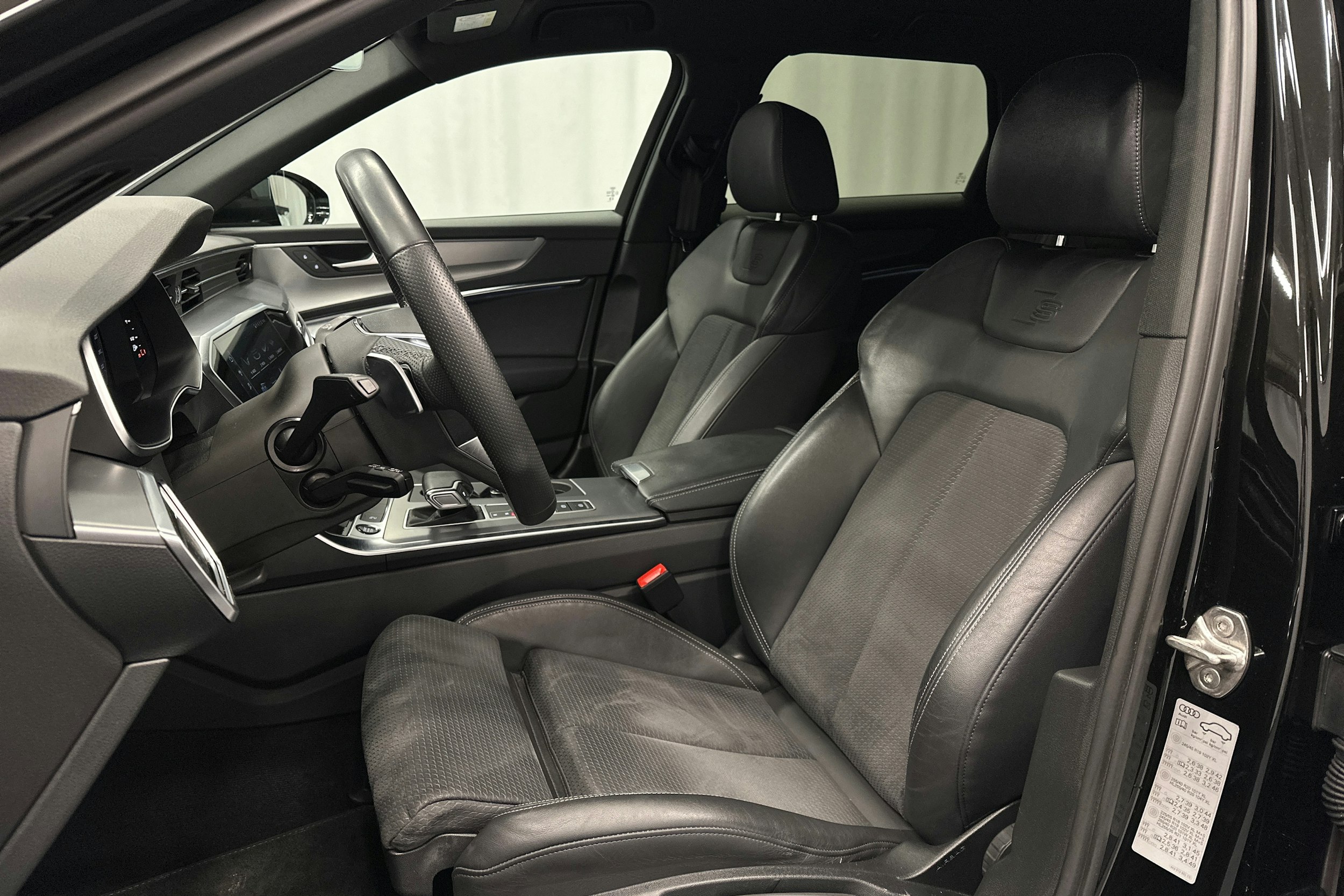 musta Audi A6 2023 kuva 18.