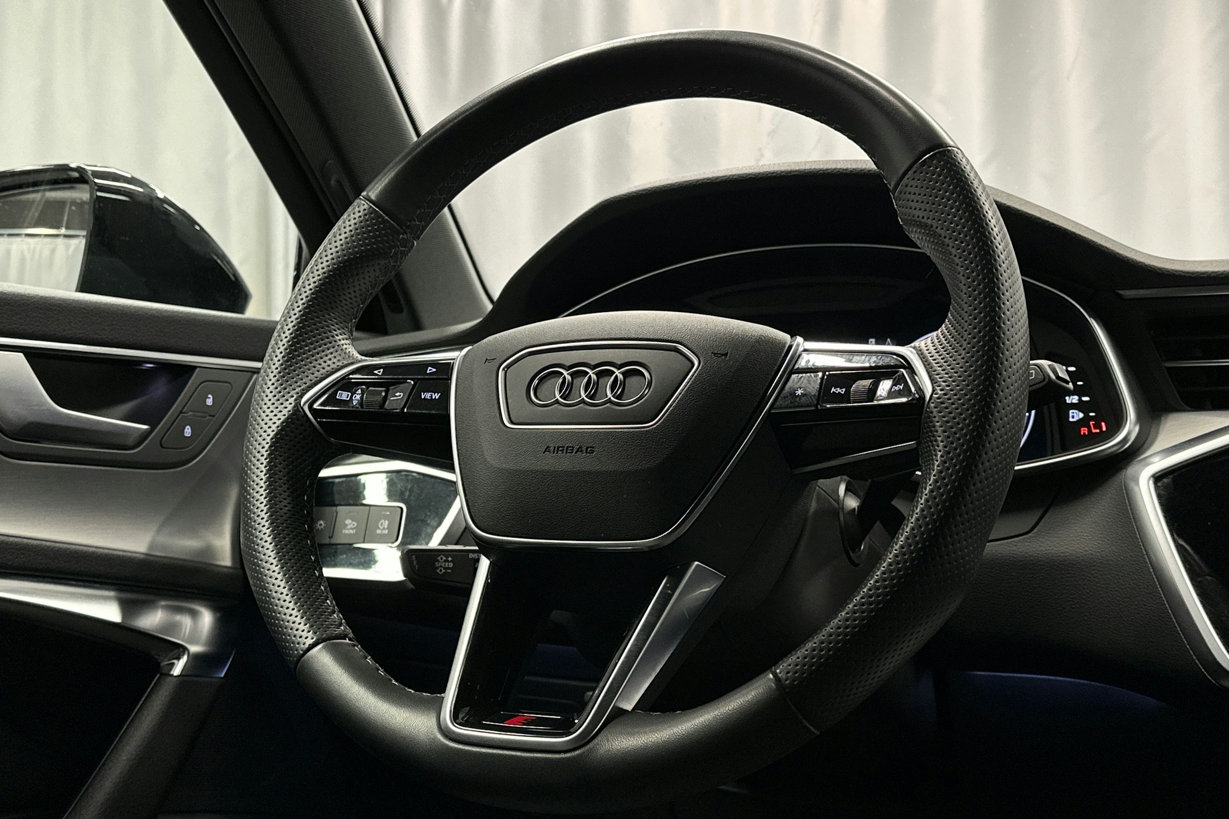 musta Audi A6 2023 kuva 19.