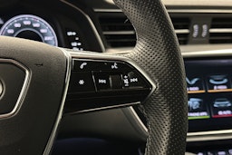 musta Audi A6 2023 kuva 21.