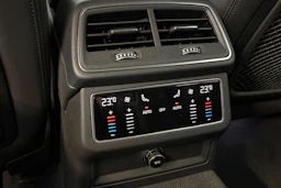 musta Audi A6 2023 kuva 31.