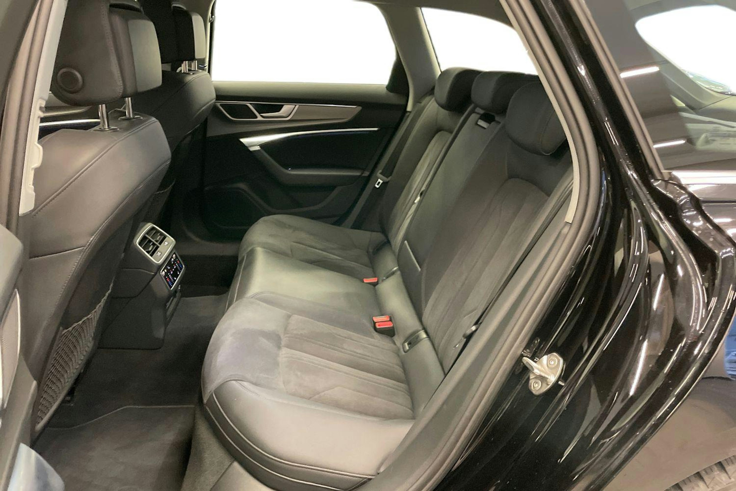 Musta Audi A6 2023 kuva 10.