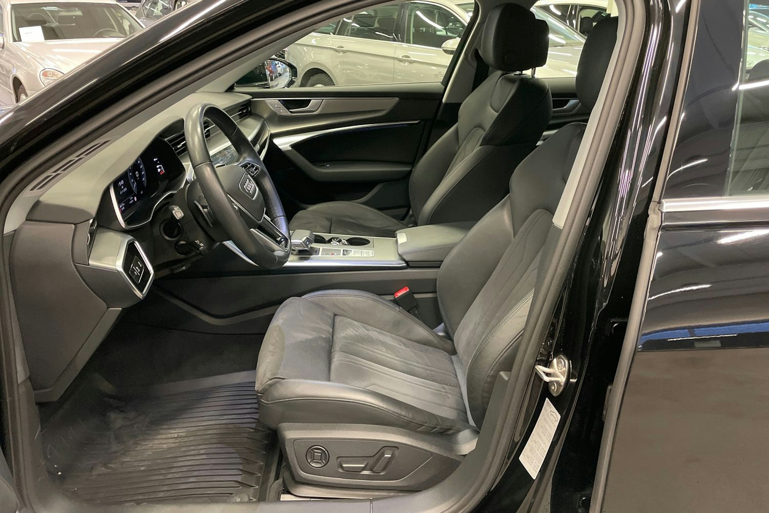 Musta Audi A6 2023 kuva 14.