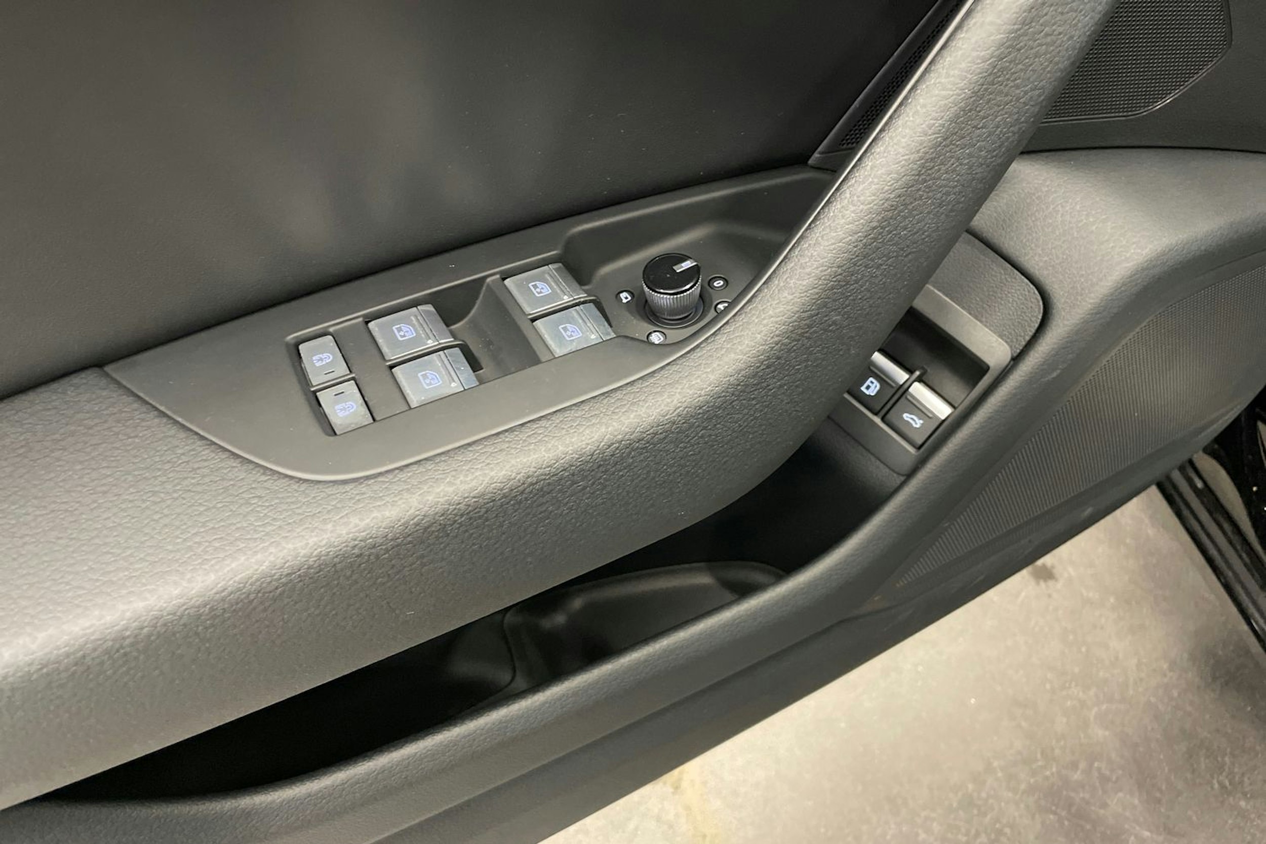 Musta Audi A6 2023 kuva 16.