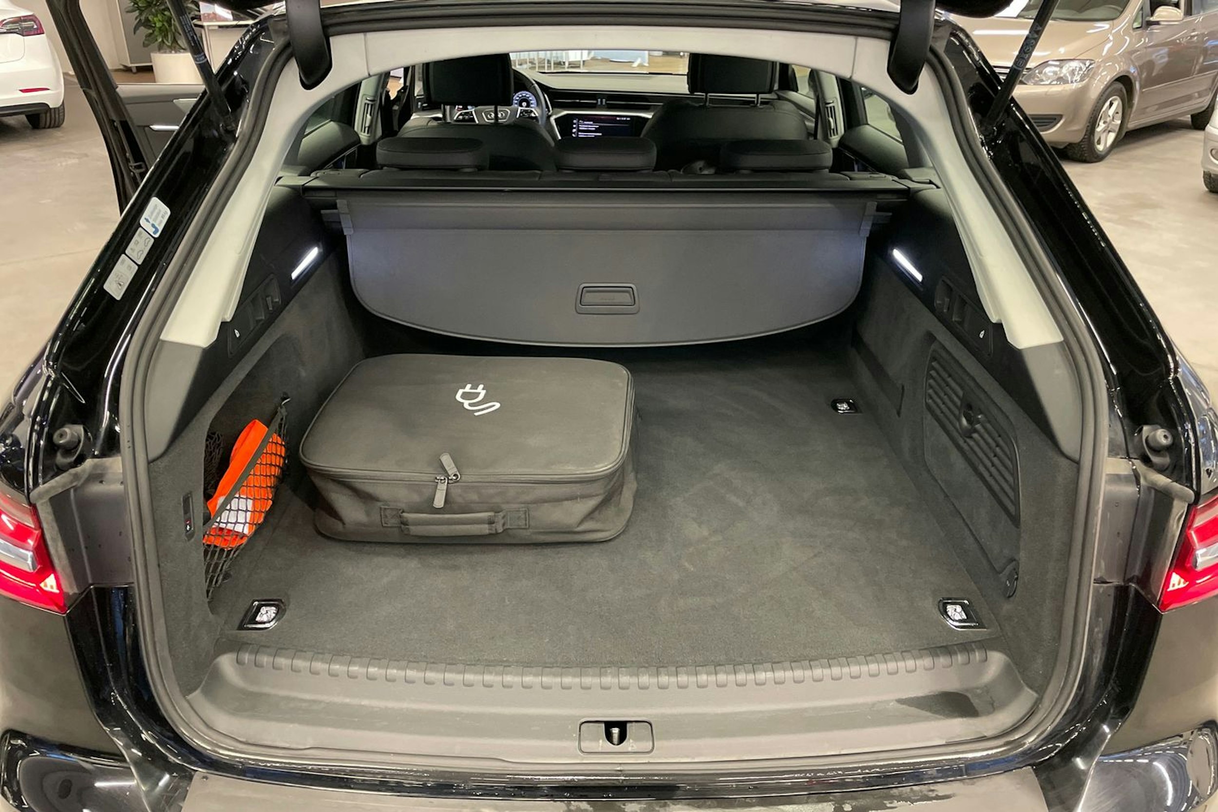 Musta Audi A6 2023 kuva 26.