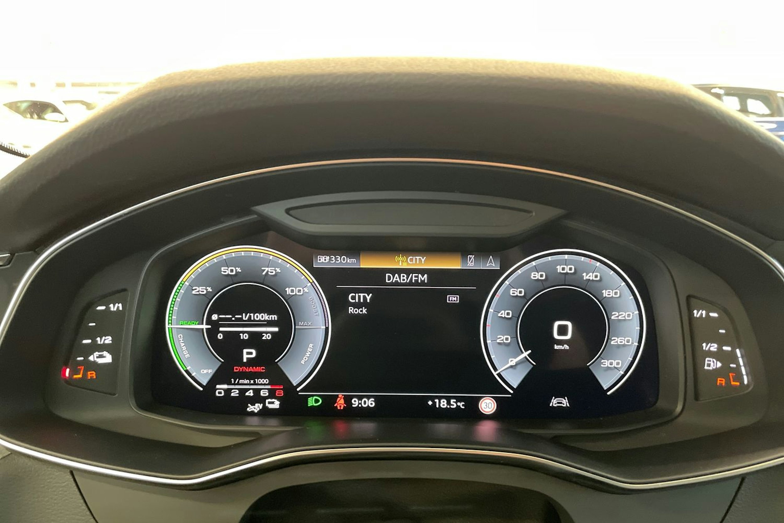 valkoinen Audi A6 2023 kuva 14.