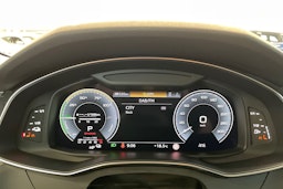 valkoinen Audi A6 2023 kuva 14.