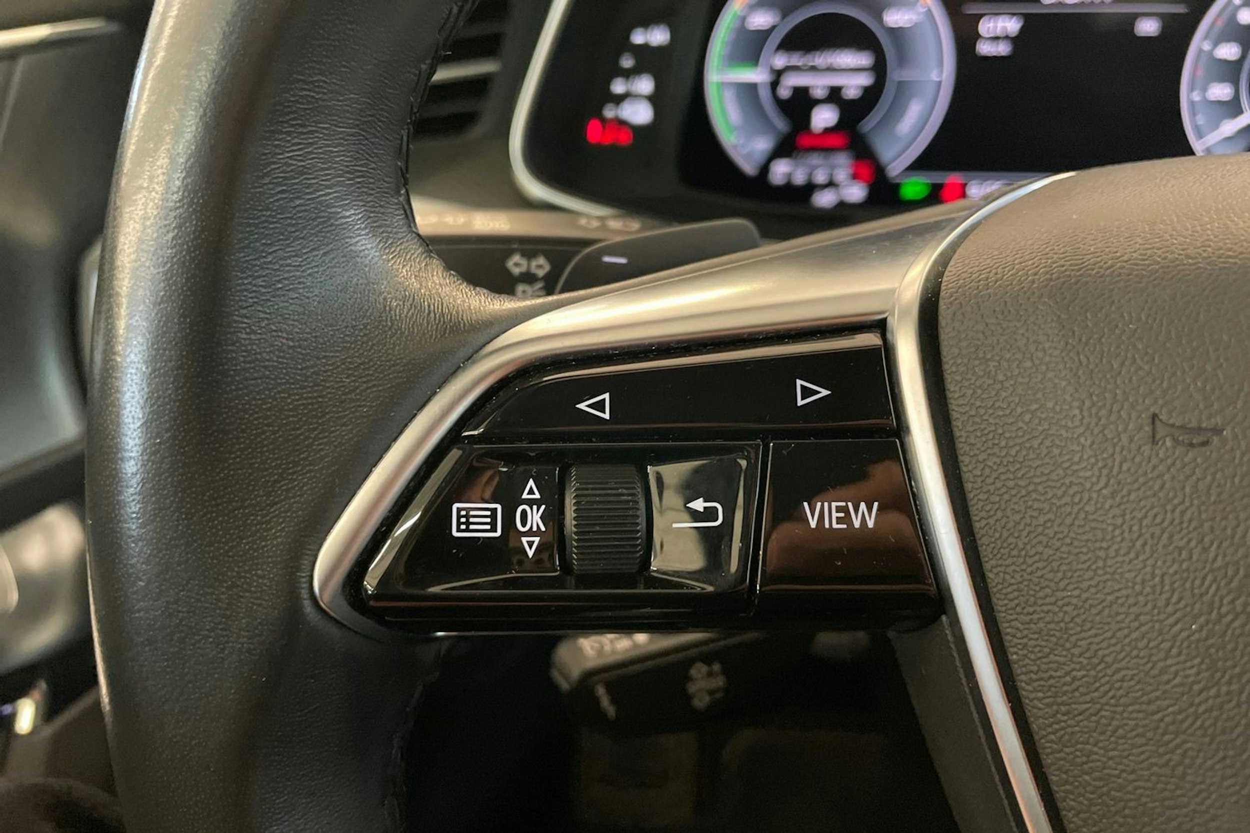 valkoinen Audi A6 2023 kuva 15.