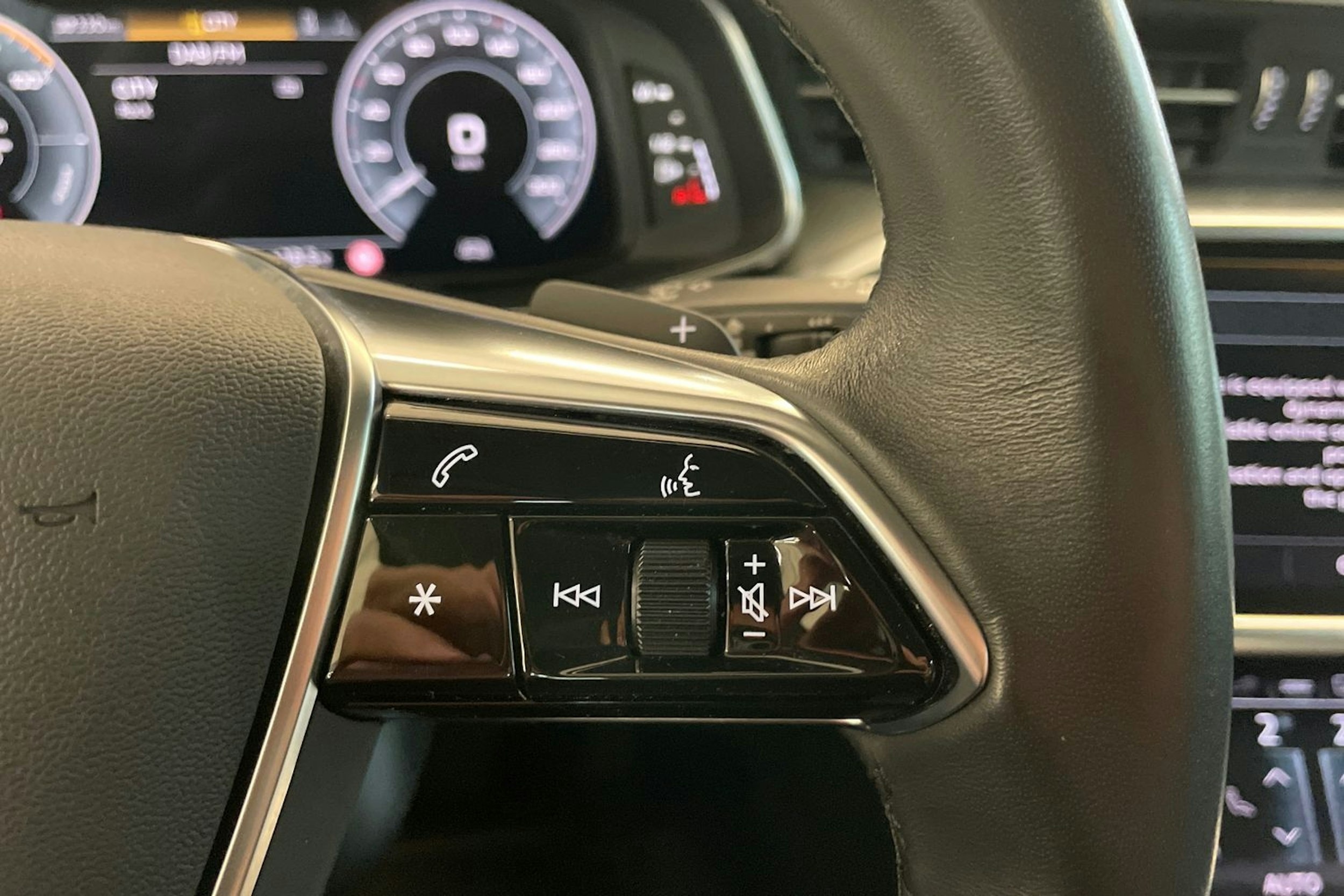 valkoinen Audi A6 2023 kuva 16.