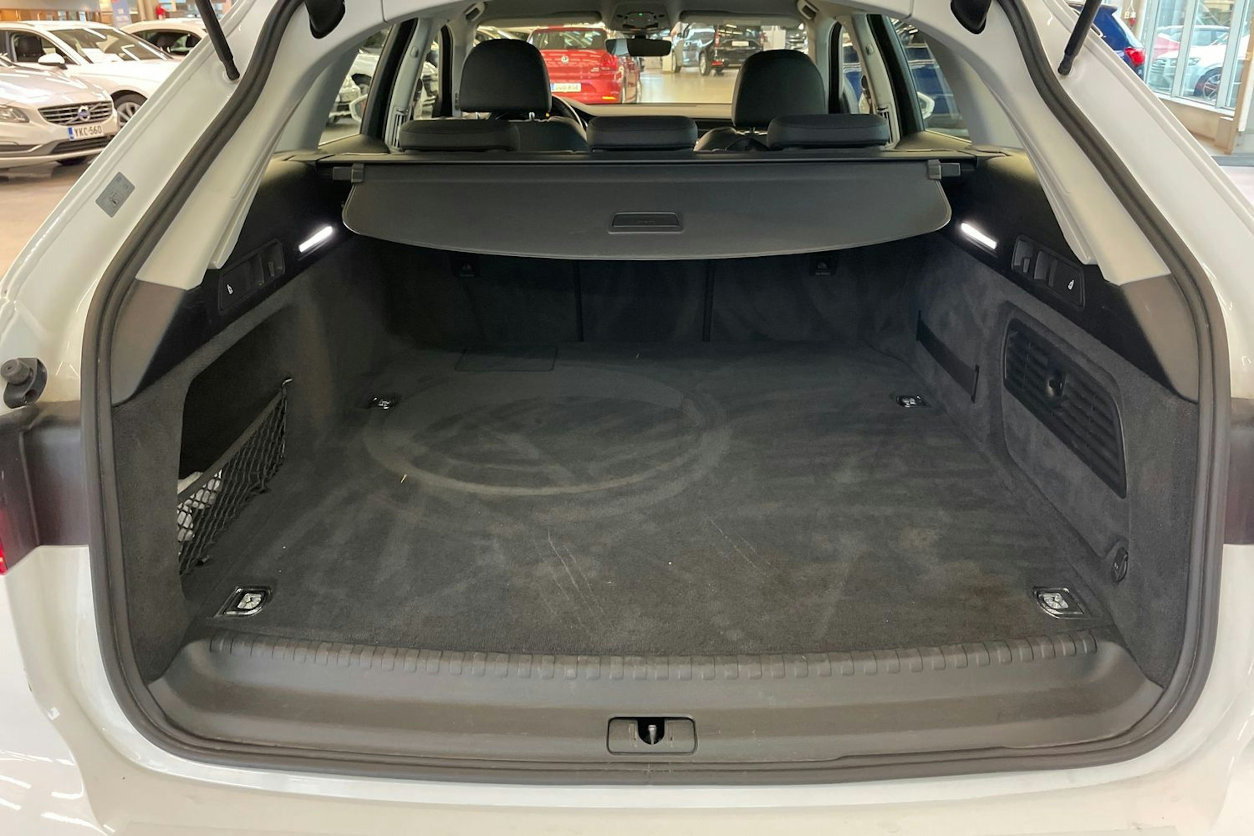 valkoinen Audi A6 2023 kuva 25.