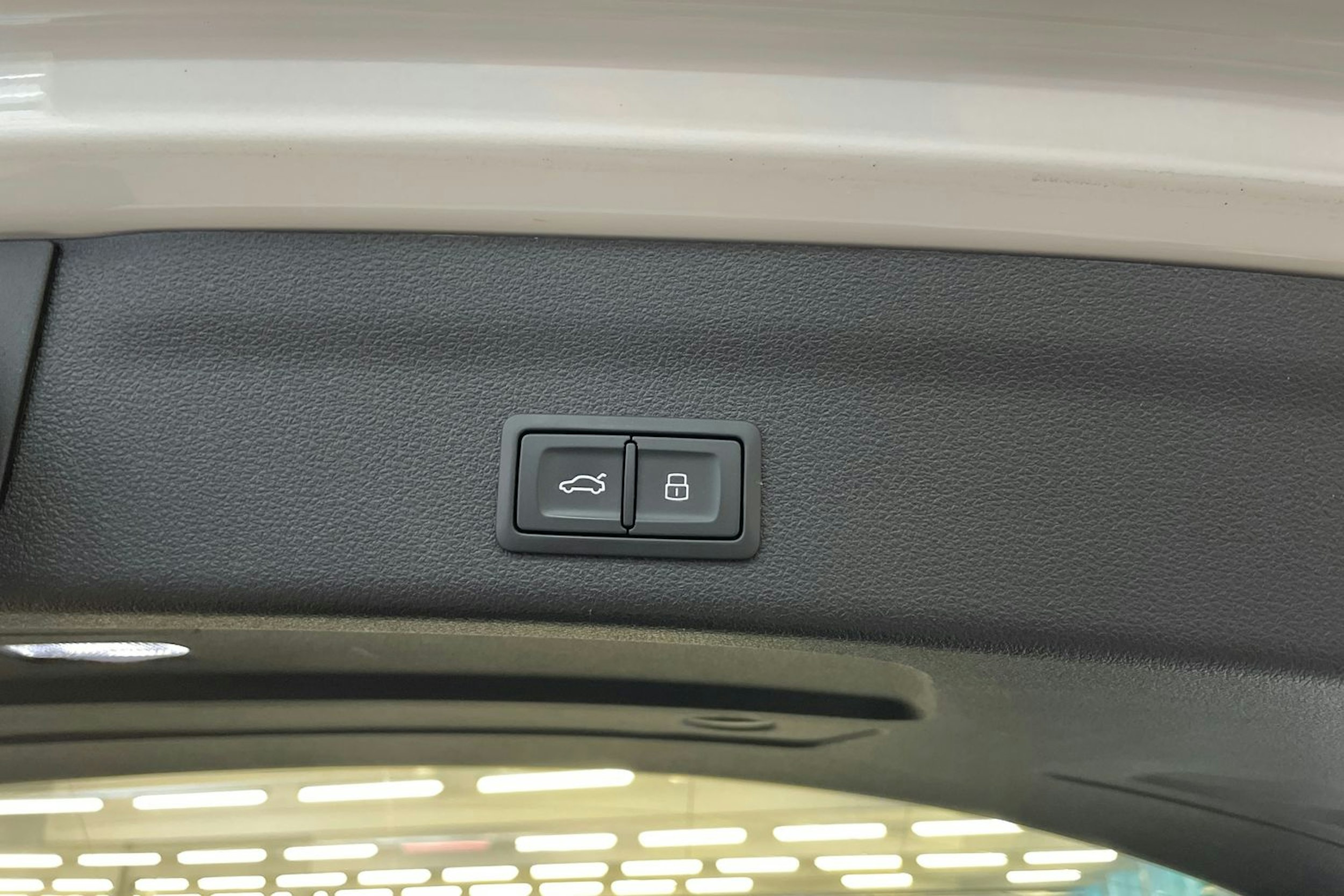 valkoinen Audi A6 2023 kuva 26.