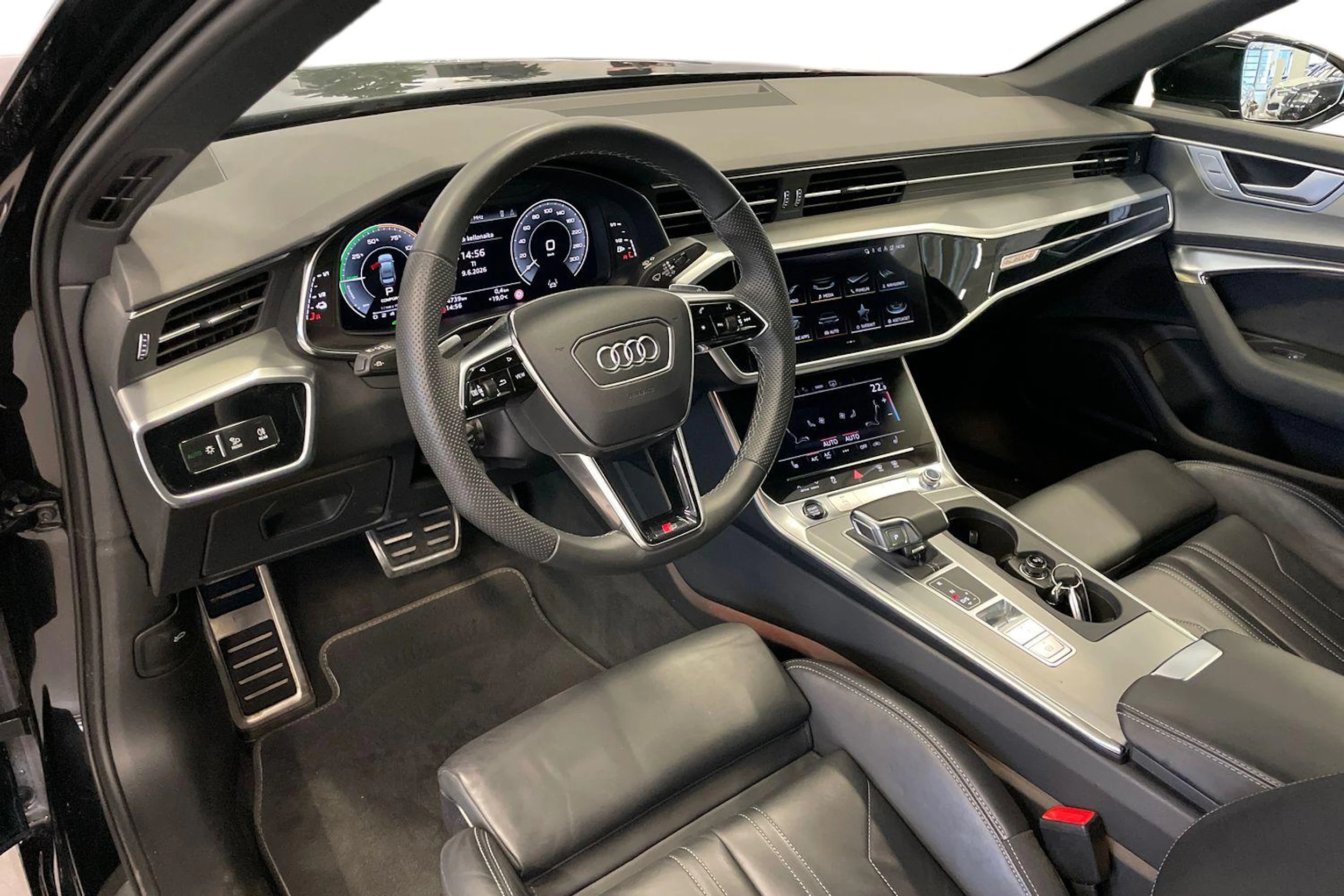 musta Audi A6 2023 kuva 8.