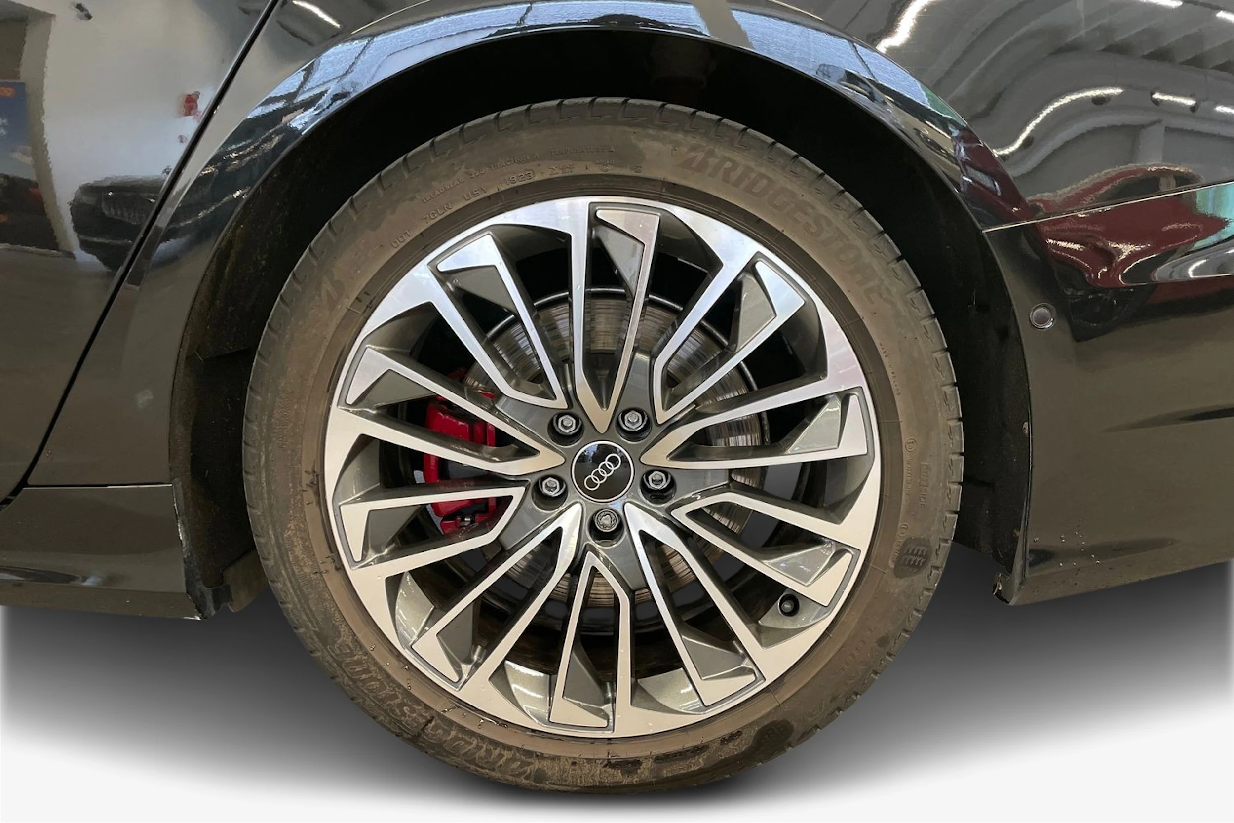musta Audi A6 2023 kuva 12.