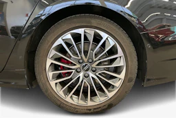 musta Audi A6 2023 kuva 12.