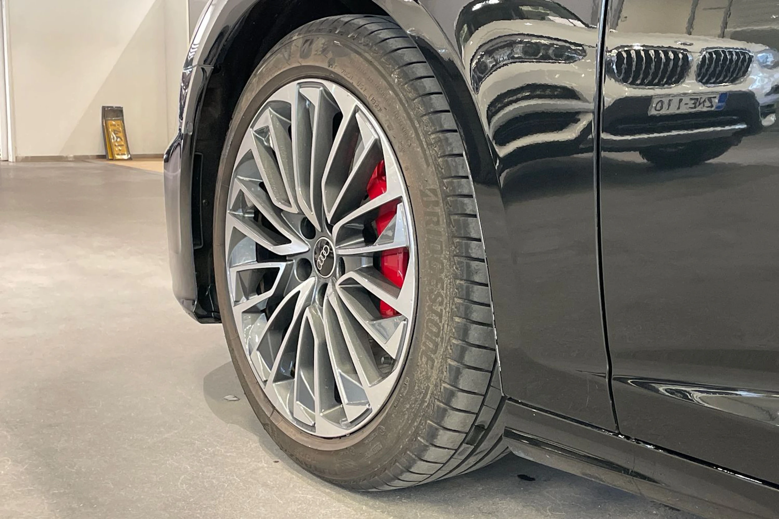 musta Audi A6 2023 kuva 13.