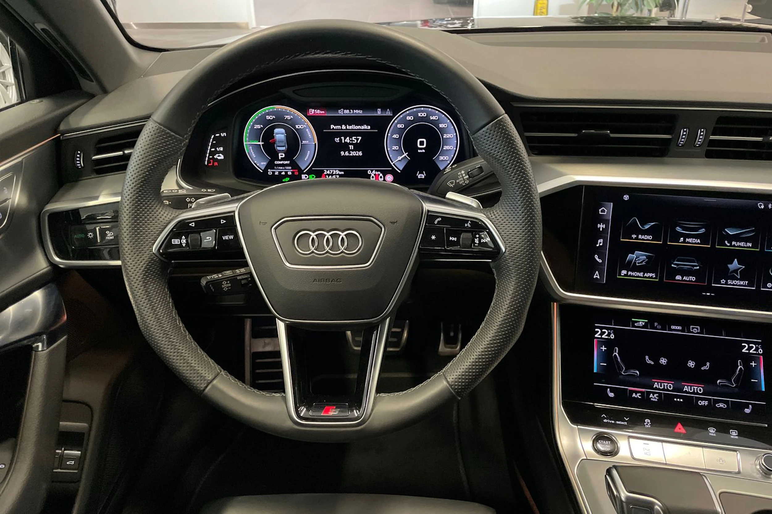 musta Audi A6 2023 kuva 15.