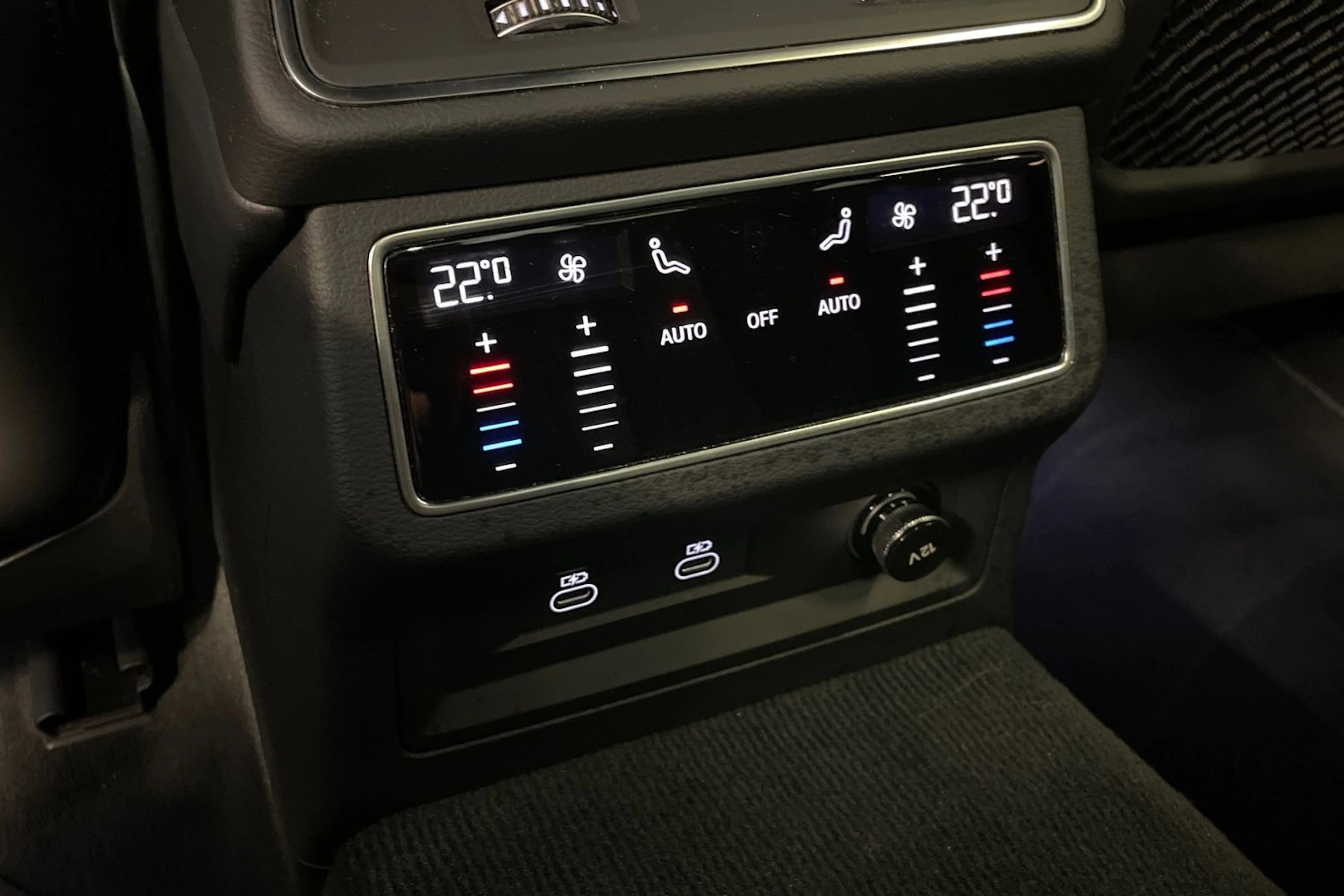 musta Audi A6 2023 kuva 16.