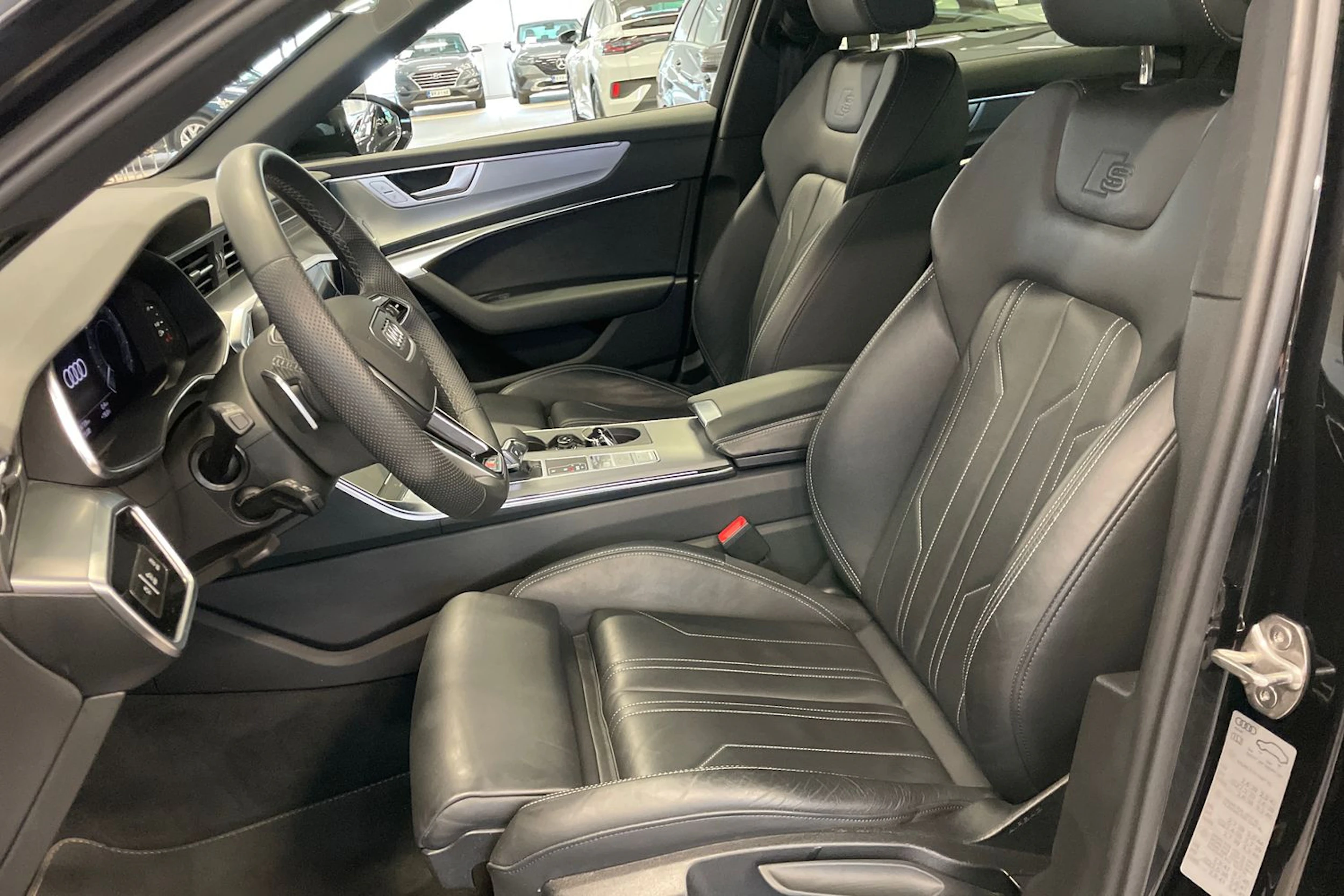 musta Audi A6 2023 kuva 20.
