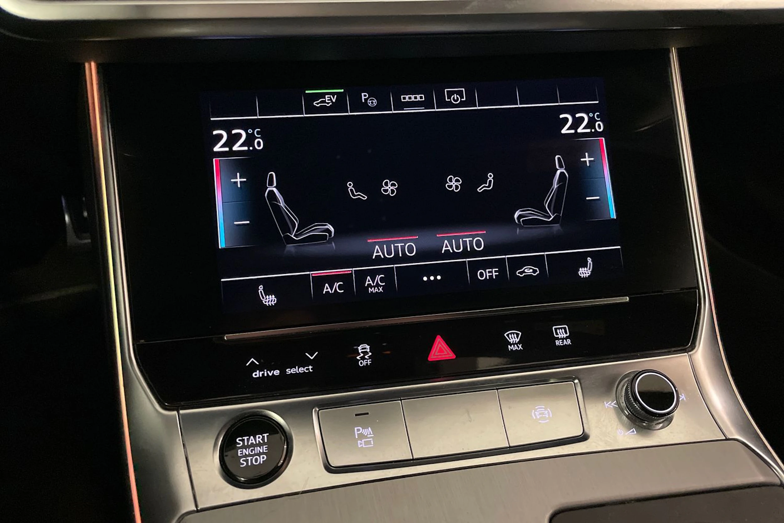 musta Audi A6 2023 kuva 22.