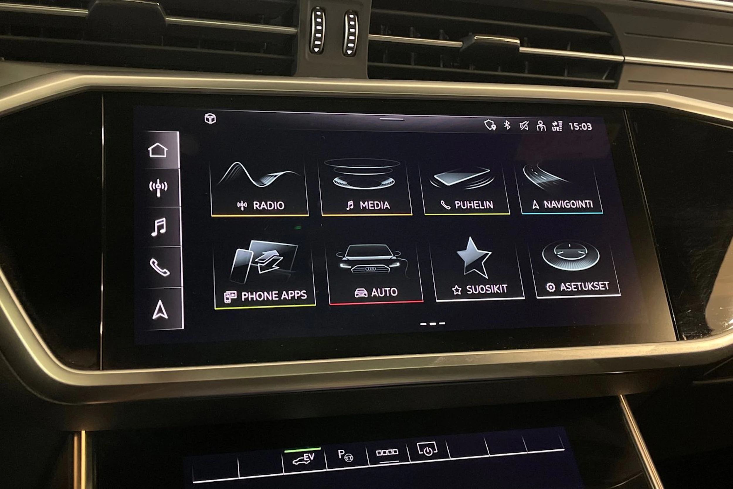 musta Audi A6 2023 kuva 25.