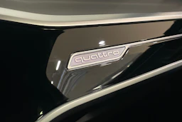 musta Audi A6 2023 kuva 28.