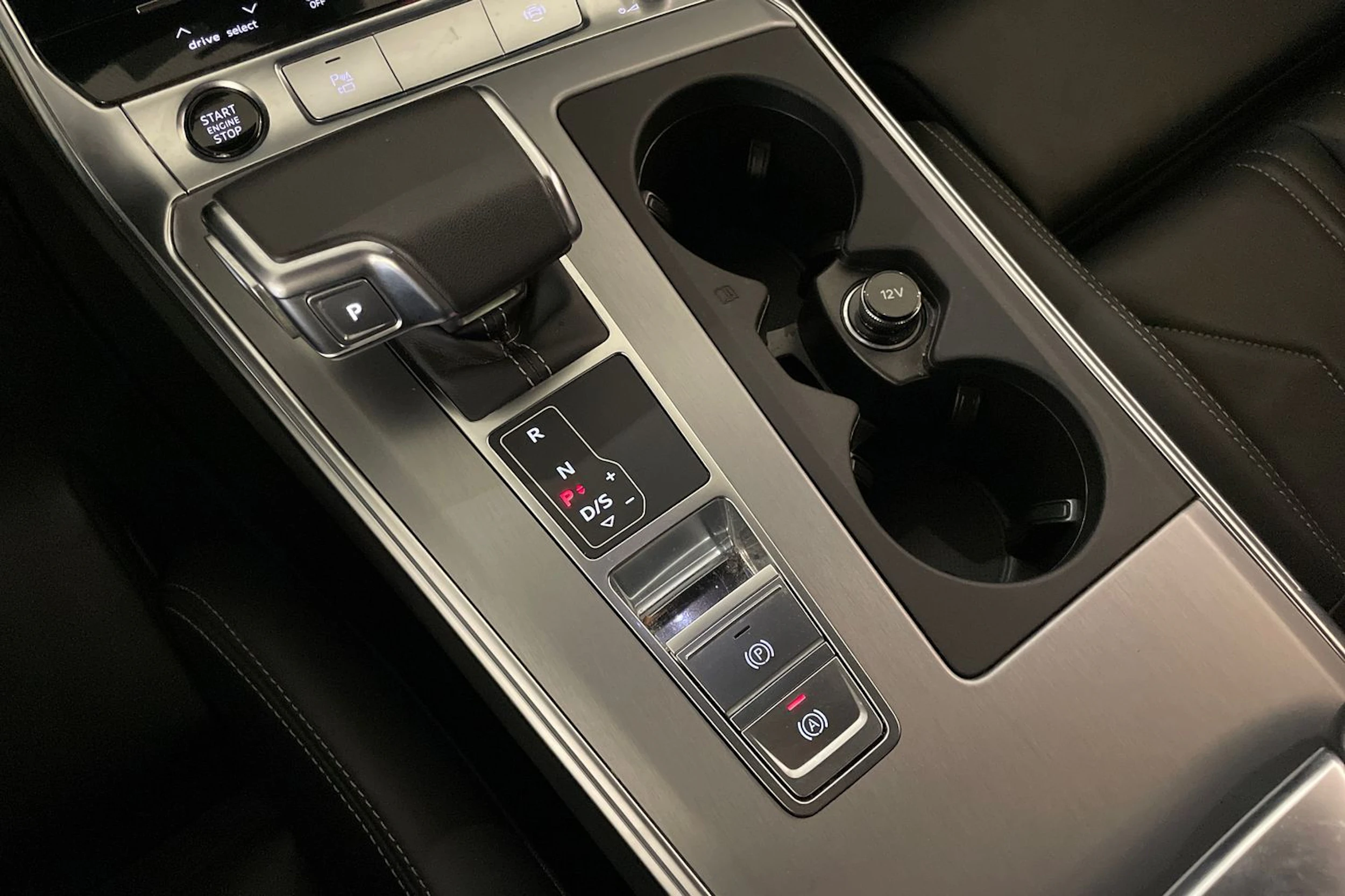 musta Audi A6 2023 kuva 30.
