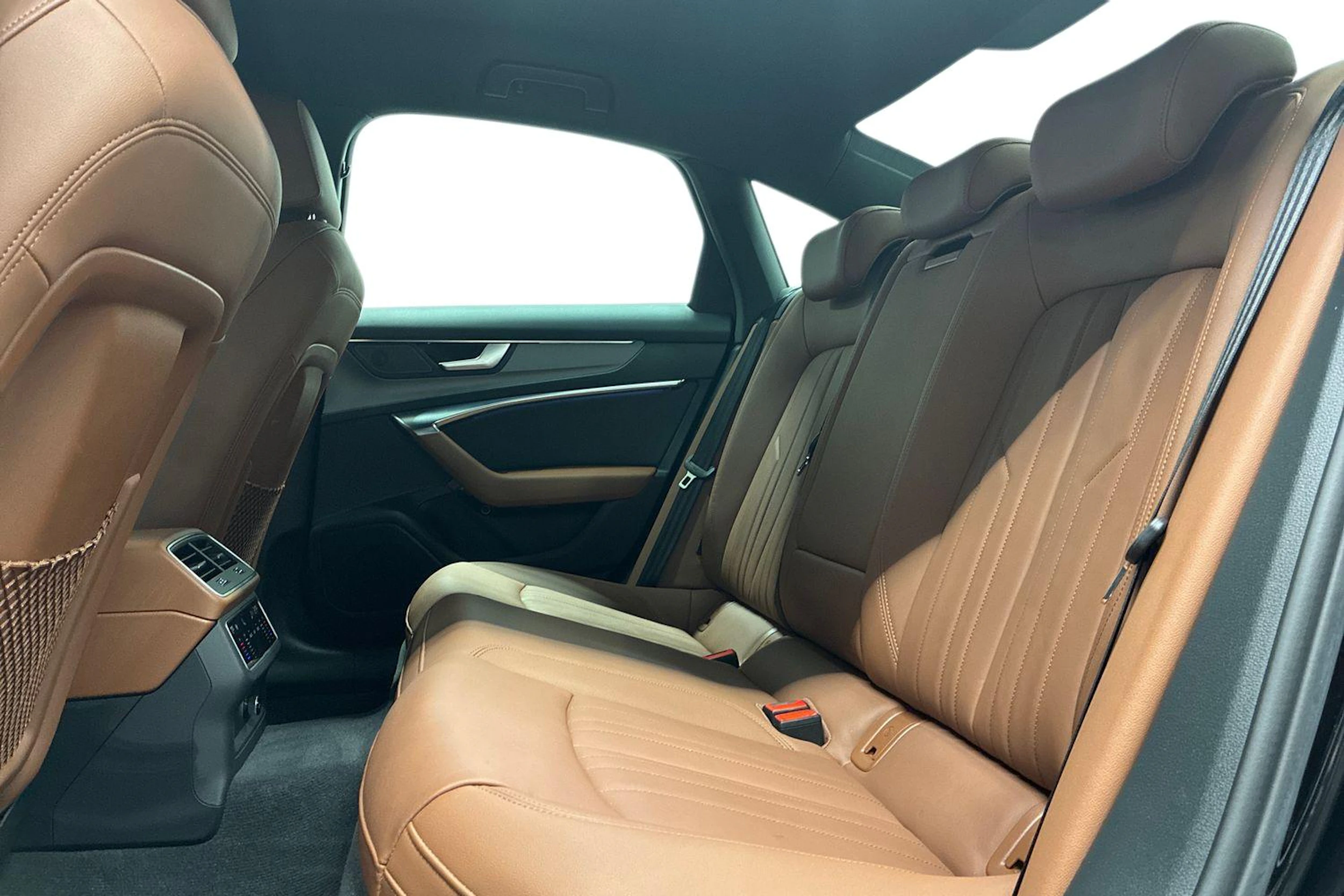 Musta Audi A6 2023 kuva 11.
