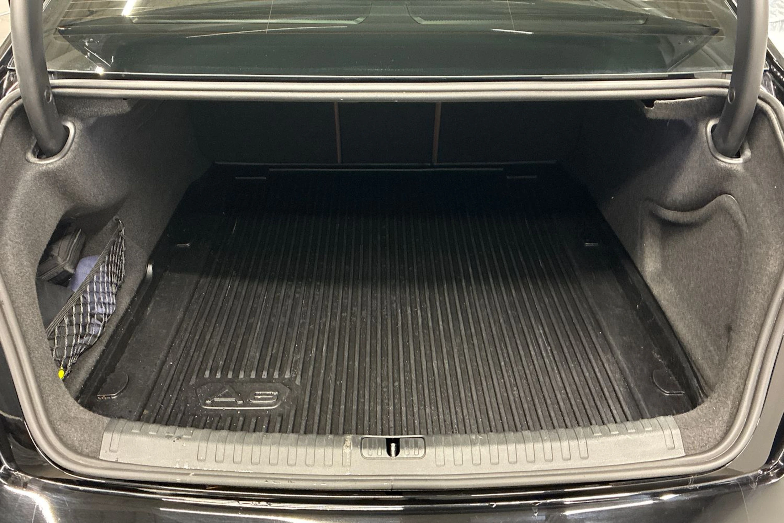 Musta Audi A6 2023 kuva 28.