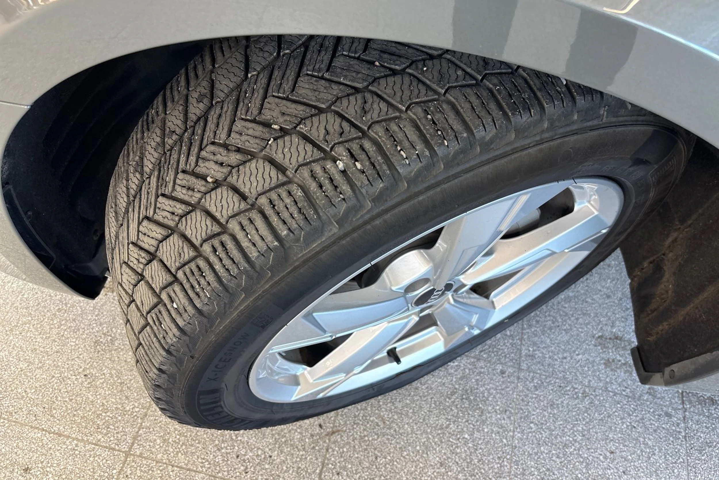 Harmaa Audi A6 2023 kuva 11.