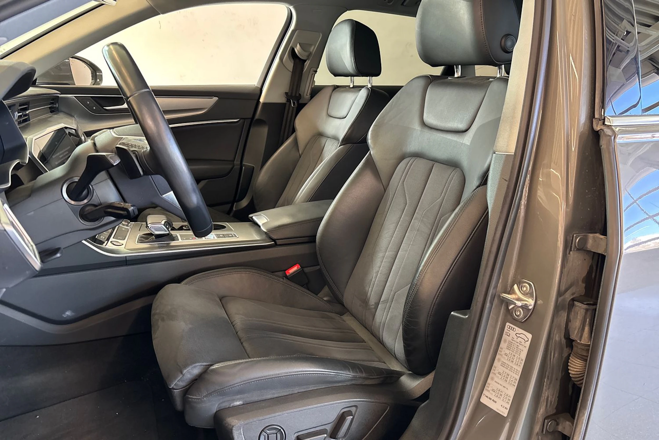 Harmaa Audi A6 2023 kuva 13.